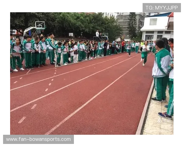 床头装饰画足球明星图案呈现运动激情与活力展现家居个性化风格 床头装饰画足球明星图案呈现运动激情与活力展现家居个性化风格